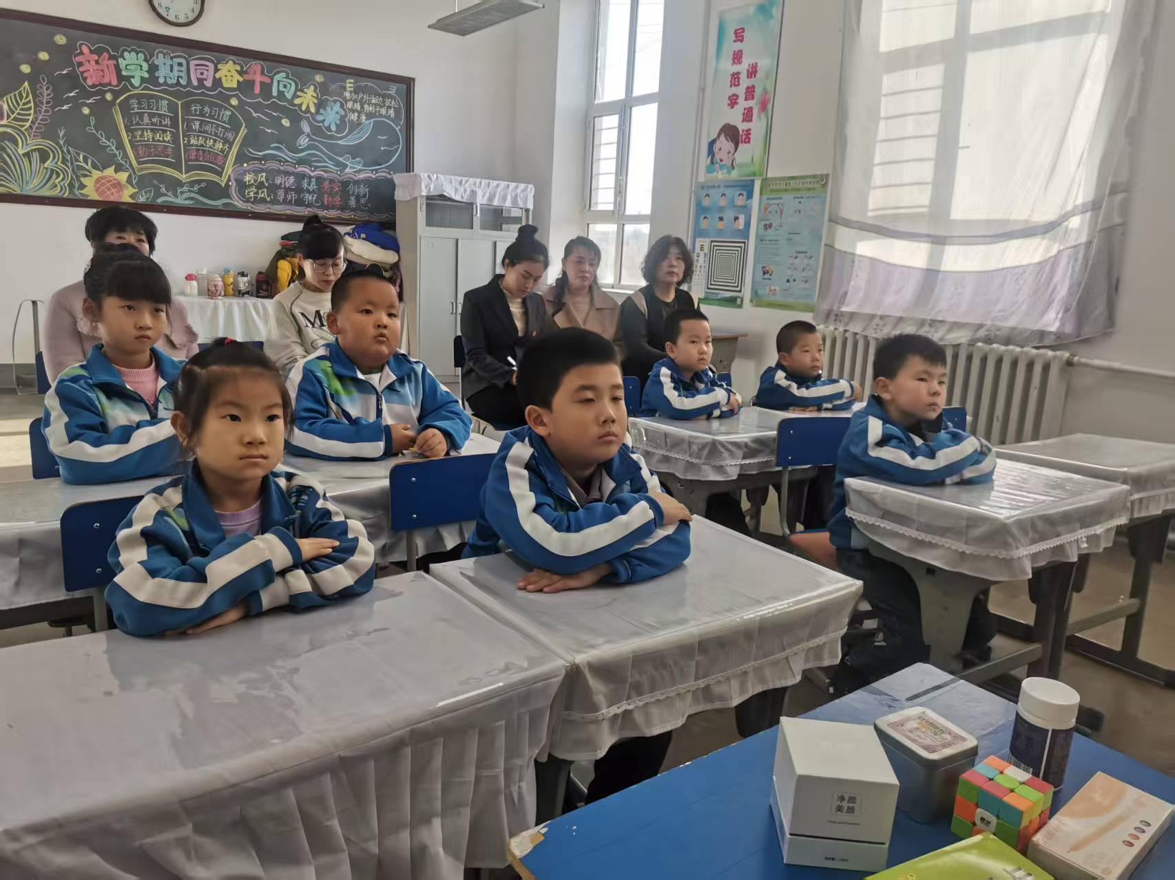 图片4：教学主任与教研组成员共同观摩公开课.jpg