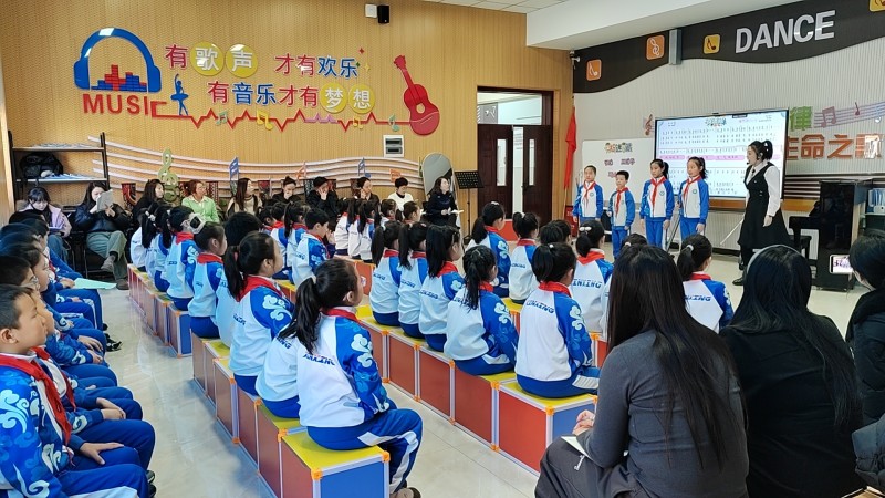 图3：张雪老师音乐课《捉迷藏》.jpg