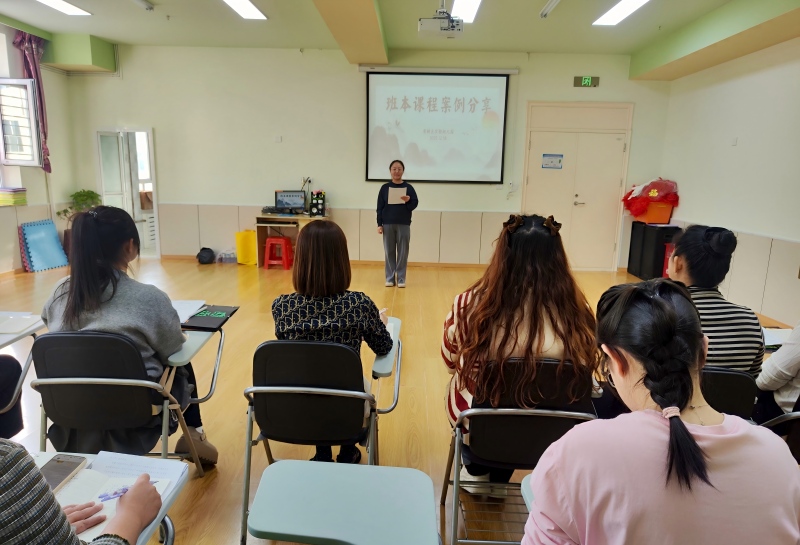 图片一:教学主任主持活动.jpg 图片一:教学主任主持活动.jpg