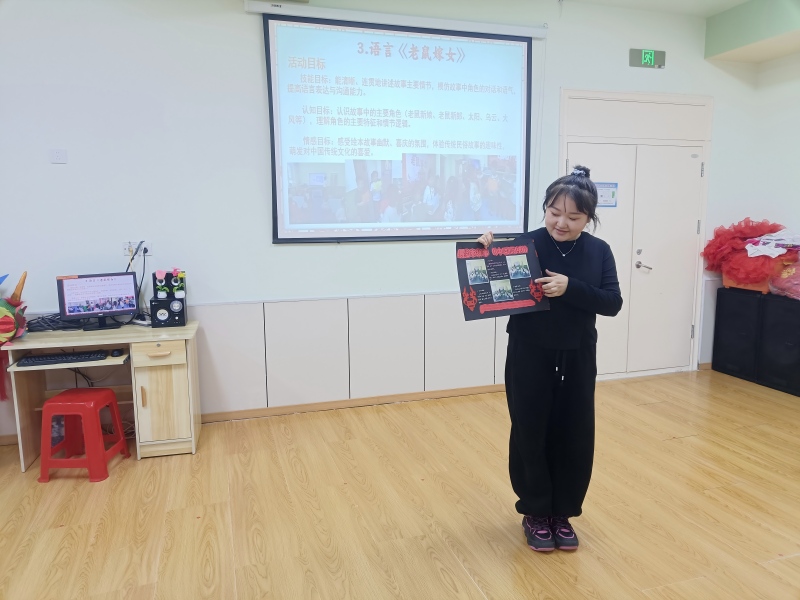 图片三:教师介绍班本案例.jpg 图片三:教师介绍班本案例.jpg