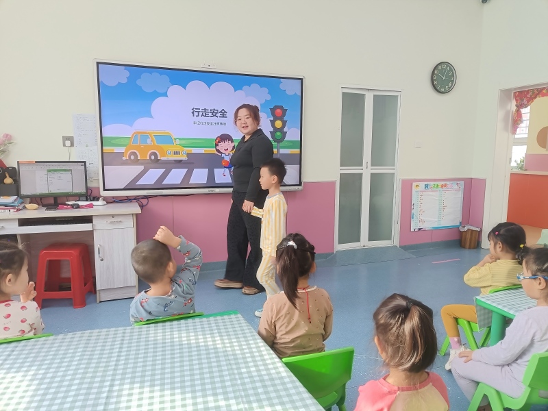 图片4:教师带领幼儿情景模拟.jpg 图片4:教师带领幼儿情景模拟.jpg