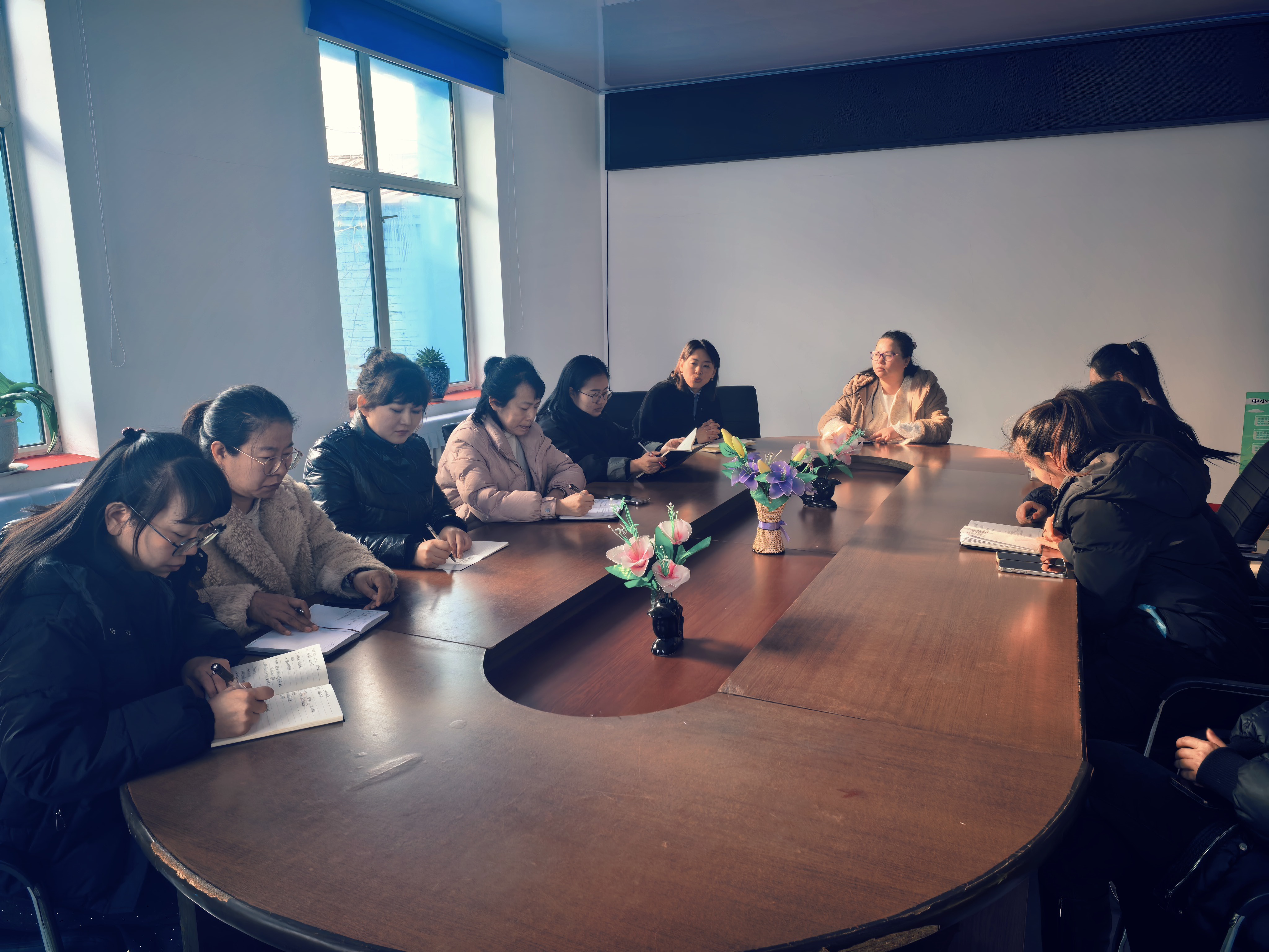 教研组研讨.jpg 教研组研讨.jpg