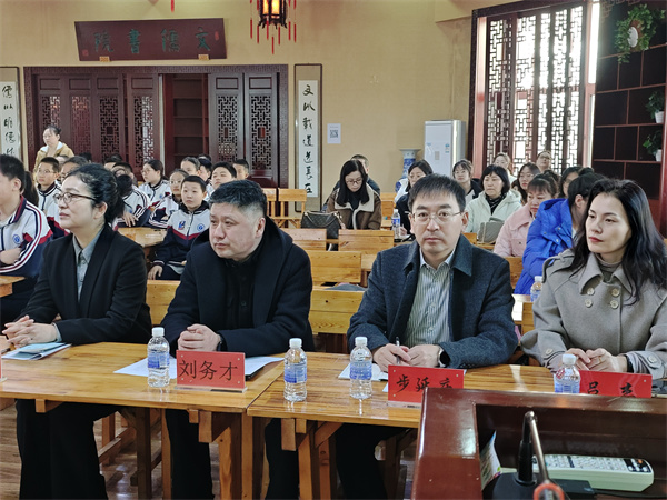 01:领导参加活动.jpg 01:领导参加活动.jpg