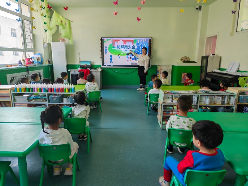 图片1：班级开展防踩踏教育.jpg