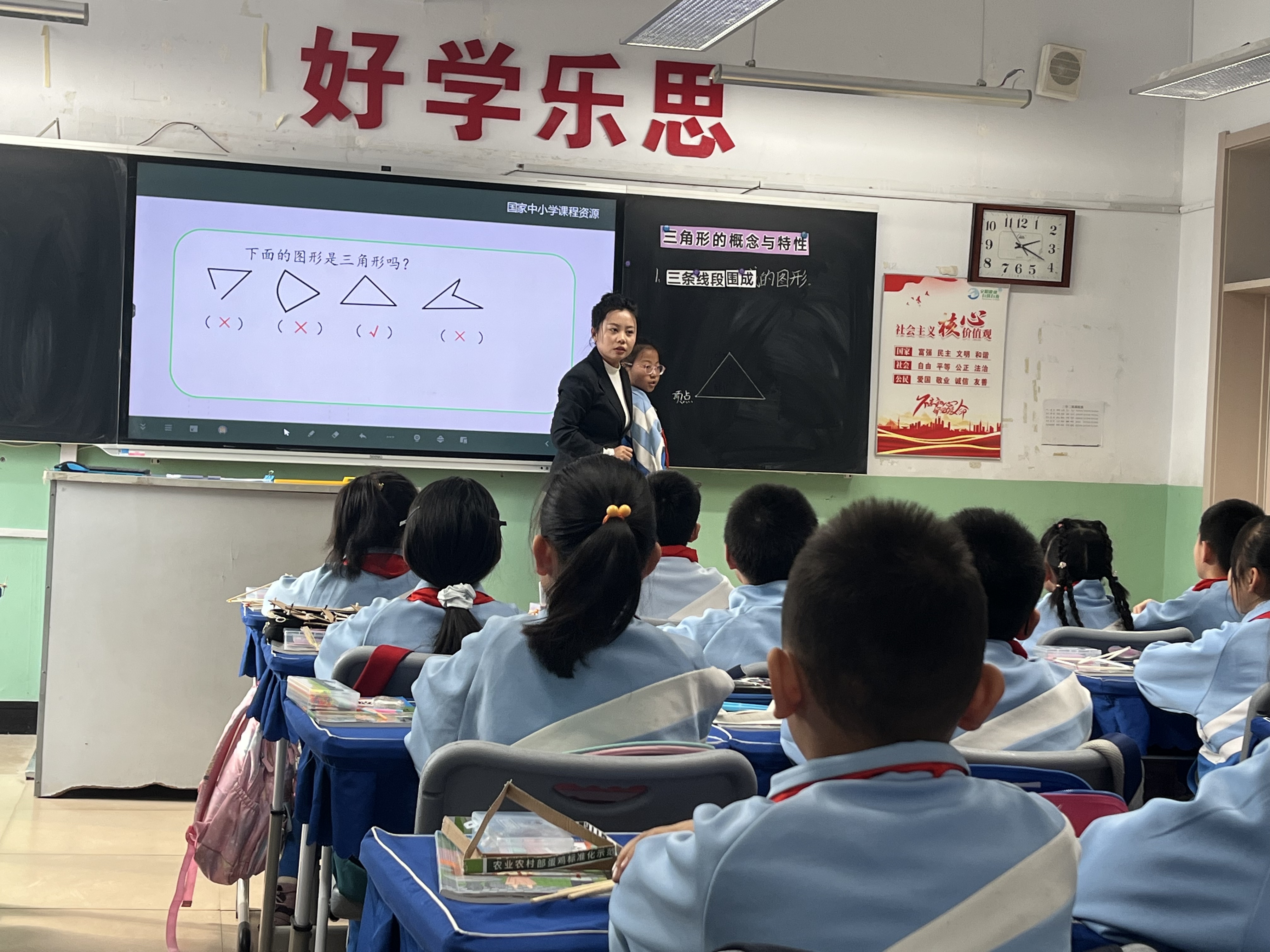 图片12:学生板演.jpg 图片12:学生板演.jpg