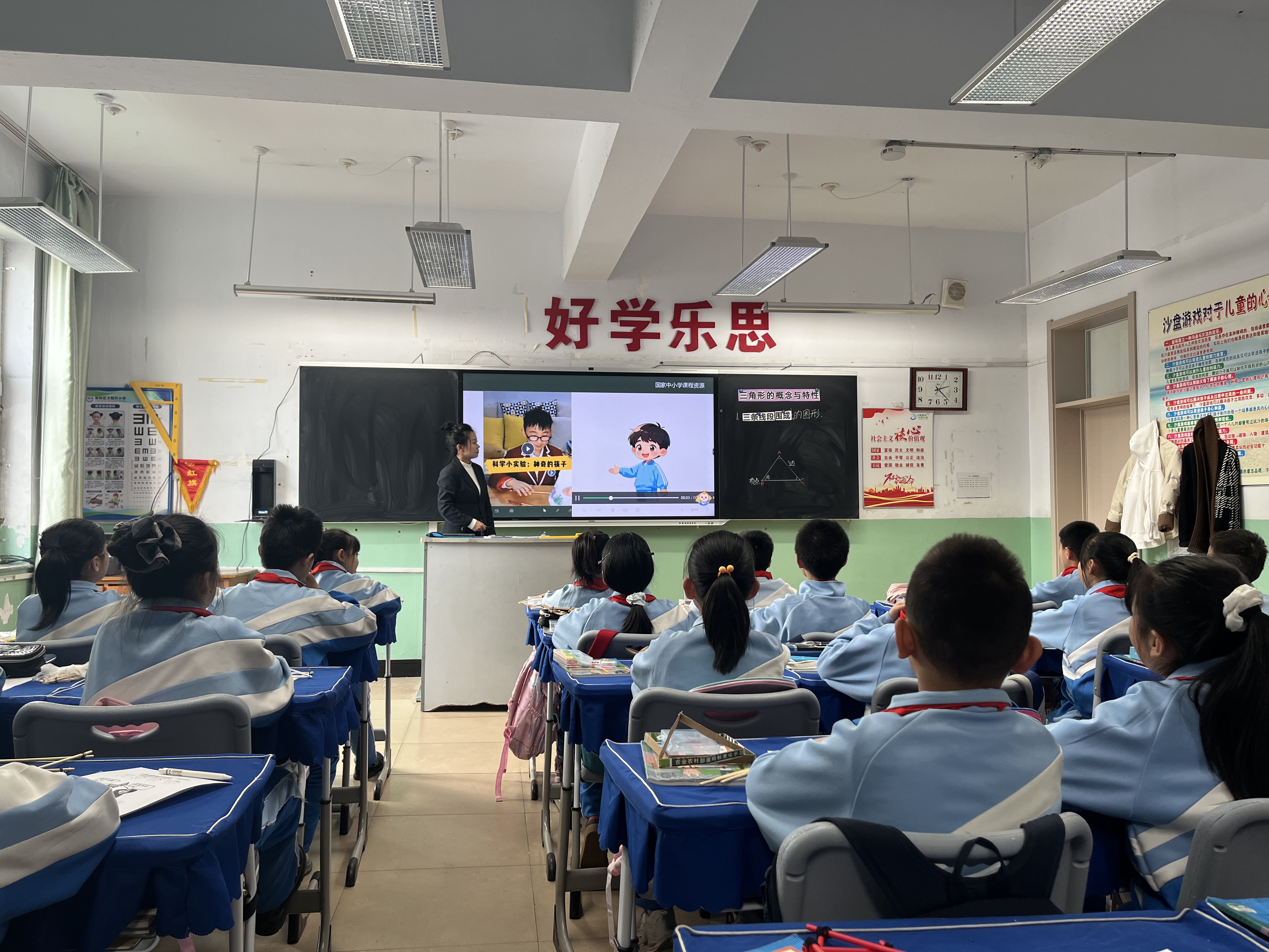 图片13:结合科学小实验理解知识点.jpg 图片13:结合科学小实验理解知识点.jpg