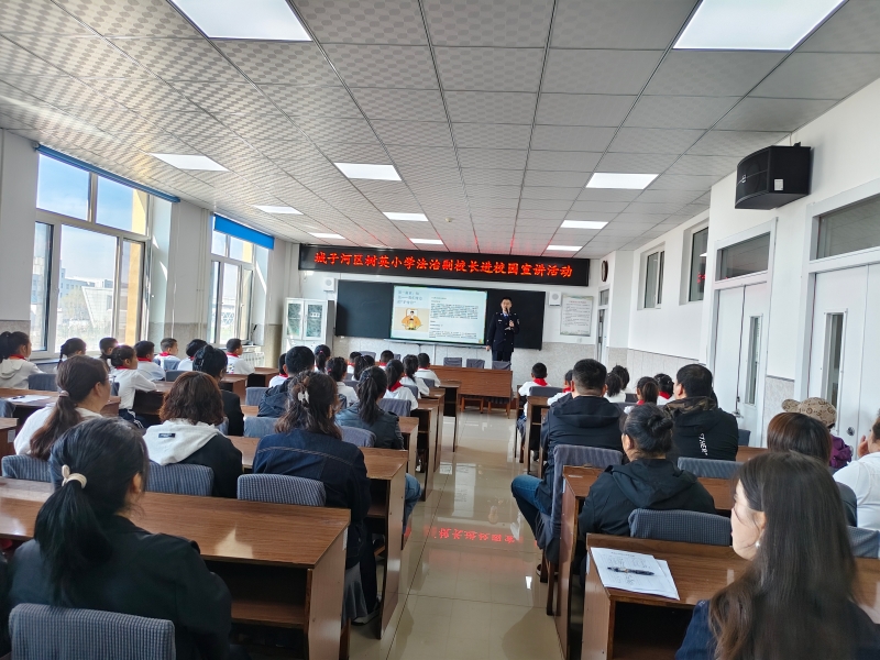 图一、法治副校长为同学们讲解法治知识_副本.jpg