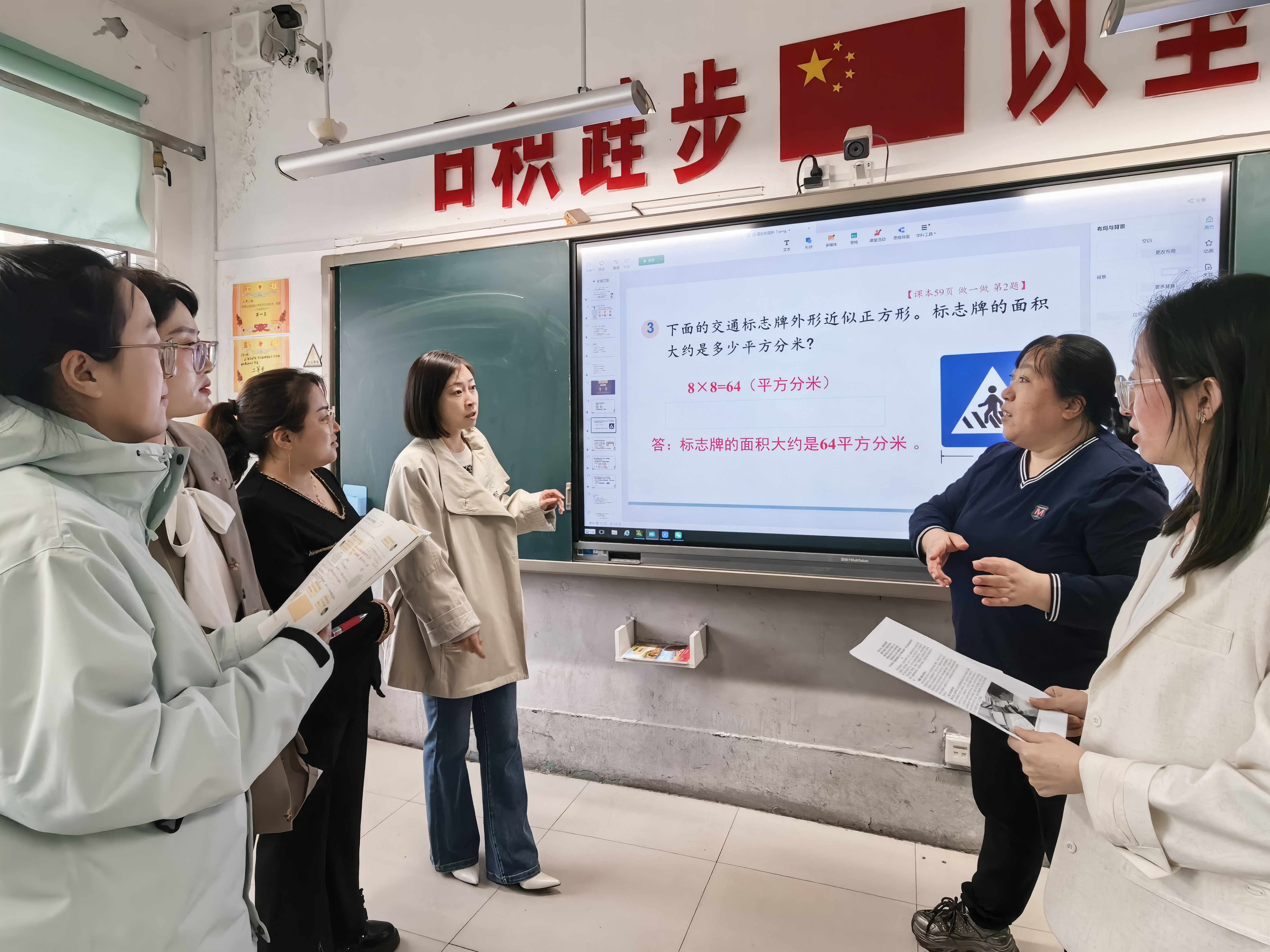图片4：教研组教师结合展示课进行全面细致的反思.jpg