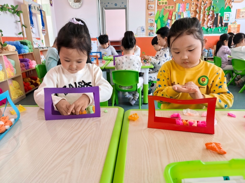 图片2：装饰唯美手工花篮.jpg