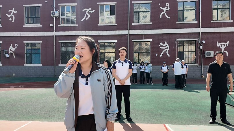 2.鸡西市特殊教育学校党支部书记、校长蔡兴男致开幕词.jpg