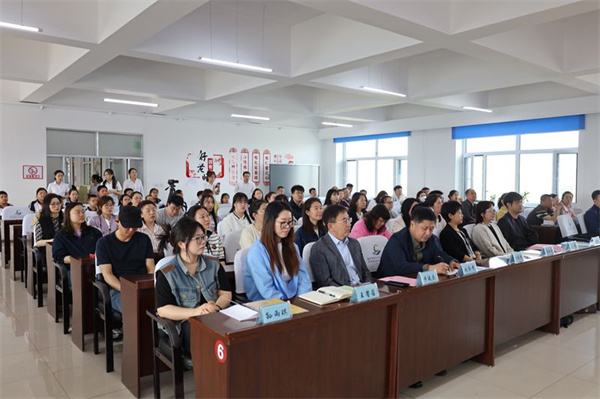 02领导及教师参加活动_副本.jpg