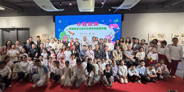 图片十三 画展集体合影.jpg