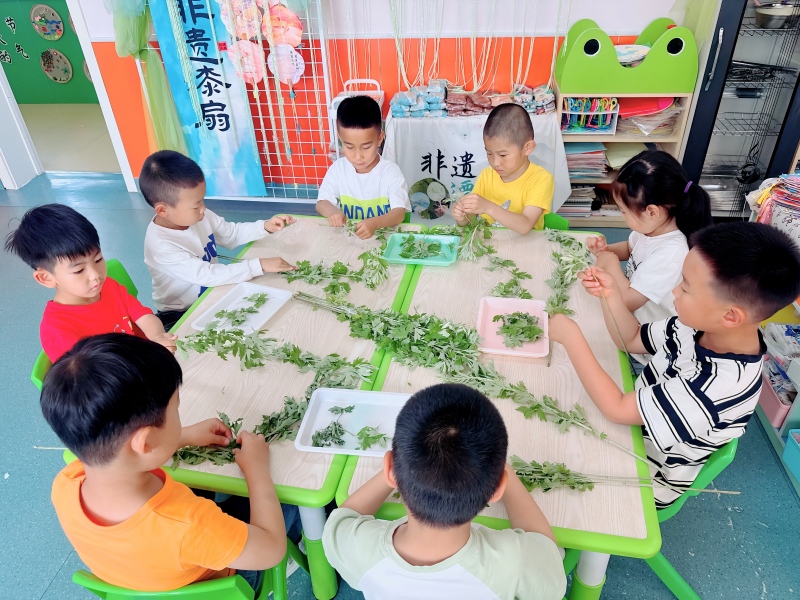图片1:制作艾草香囊.jpg 图片1:制作艾草香囊.jpg