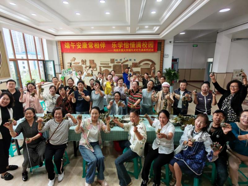 图一：师生共庆端午佳节.jpg
