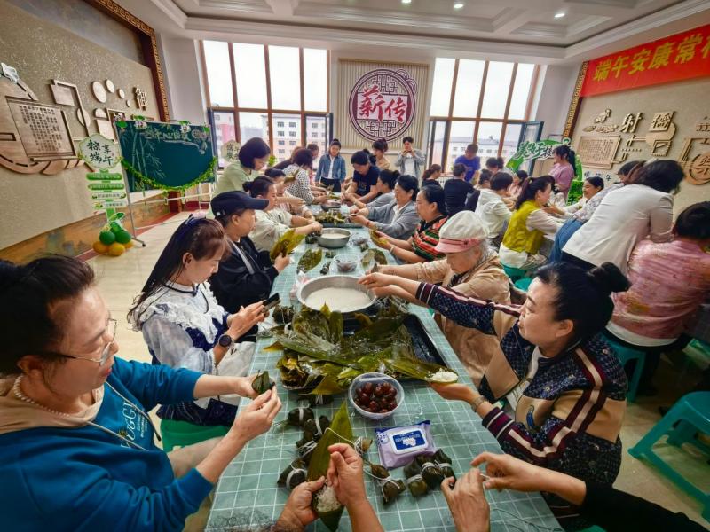 图二：老年学员端午包粽实践课堂.jpg