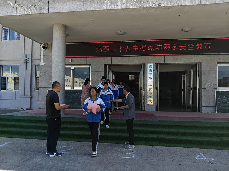 图片二：“宣传单页普及，夯实全员安全基础”.jpg