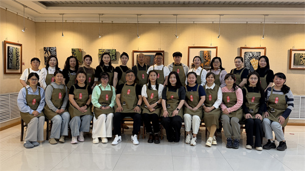 图四、学院书刻坊全体成员.jpg 图四、学院书刻坊全体成员.jpg