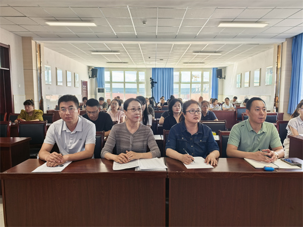 图1 参加线下培训领导老师.jpg