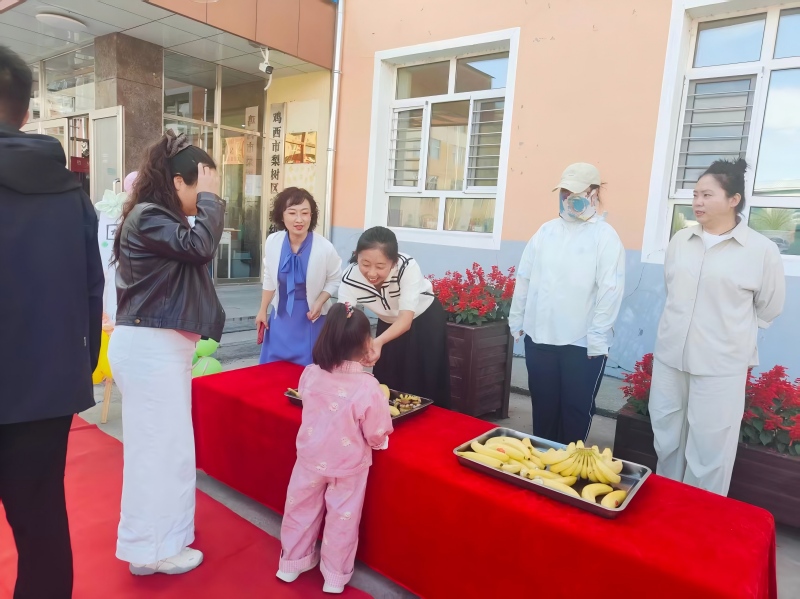 图片1：教育局包校领导检查指导开学工作.jpg