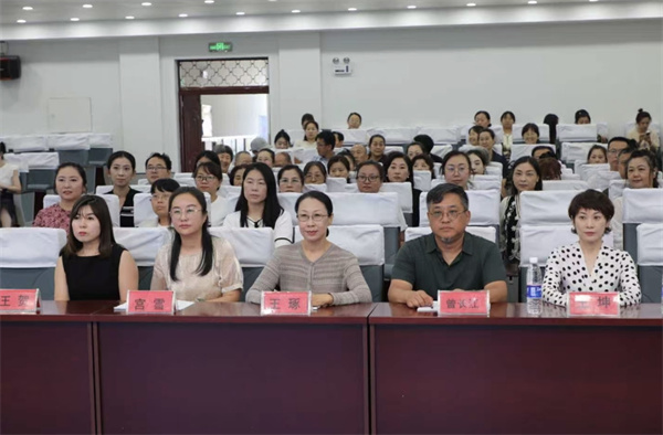 图一：教育学院副院长王琢参会 .jpg