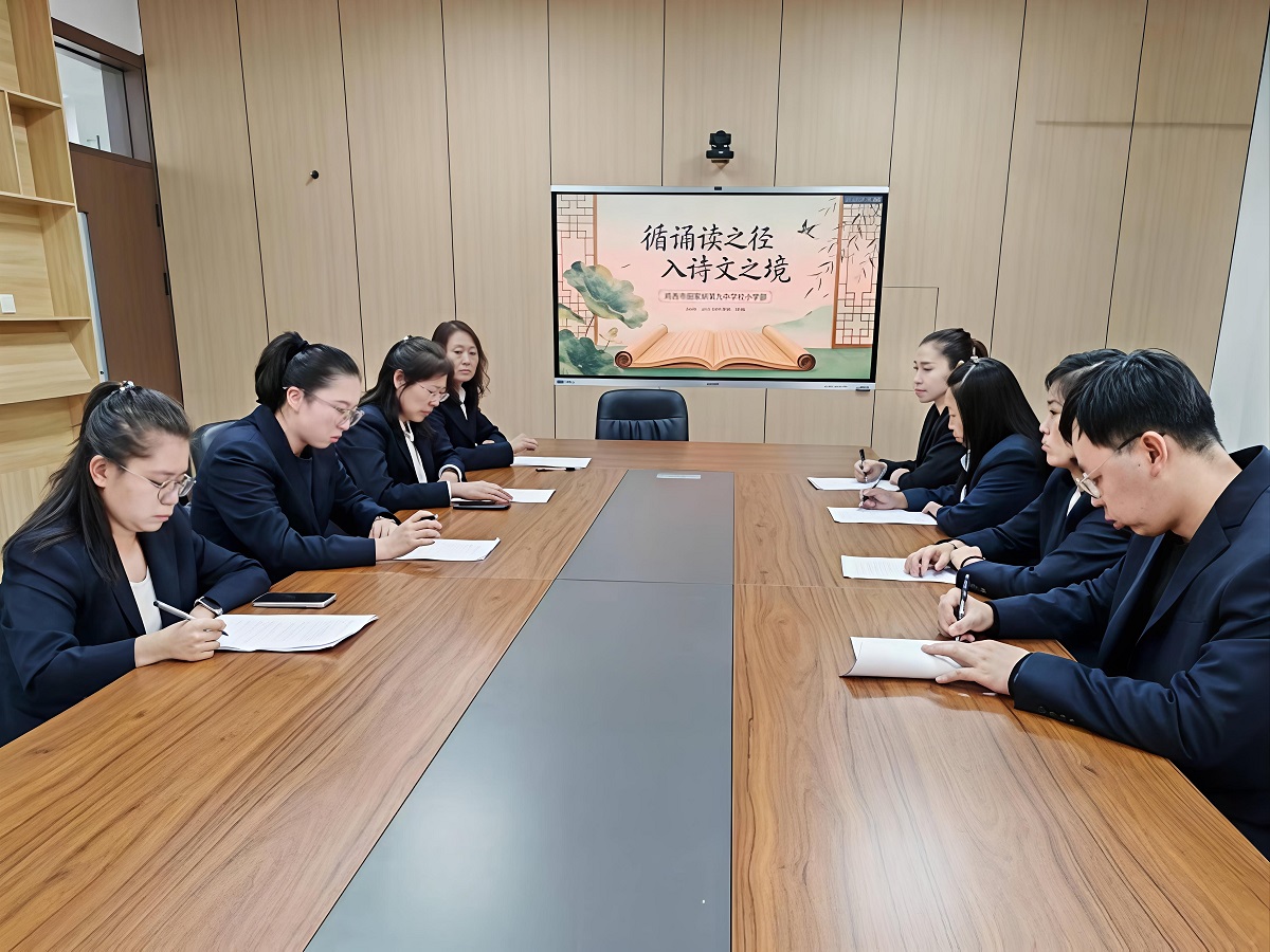 1.语文教研组开展教研活动.jpg