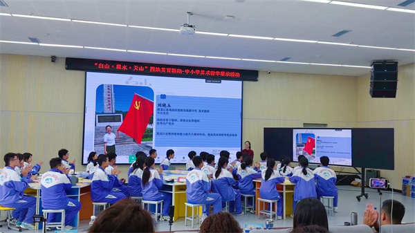 图片三、刘晓玉老师现场展示.jpg